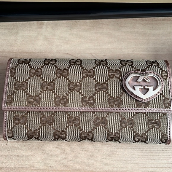 Authentic Gucci Continental wallet comes with box - Picture 1 of 7
